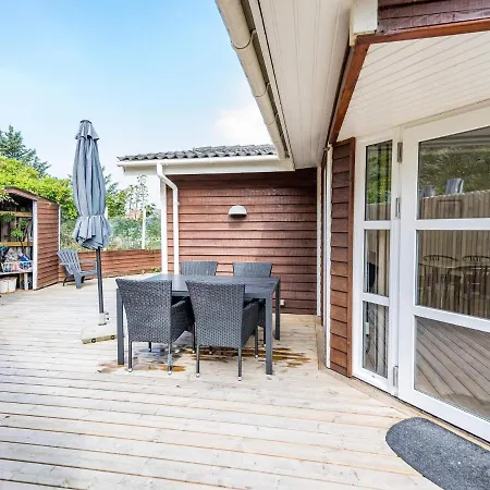 6 Person In Henne Henne Strand