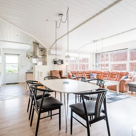 6 Person In Henne Vakantiehuis *